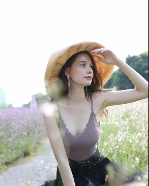 俄罗斯美女Anastasia Cebulska花仙子图片 欧美美女图