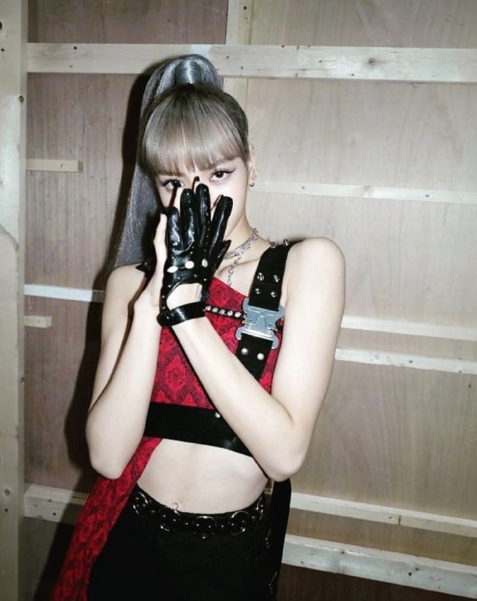 韩国美女组合blackpink成员lisa气质图片