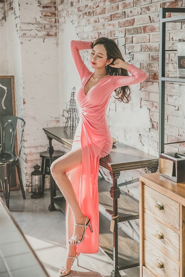 韩国美女性感礼服长裙写真手机壁纸
