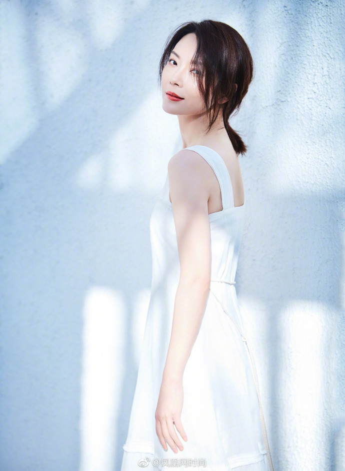 知性美女明星陈数早春混搭风尚时尚写真