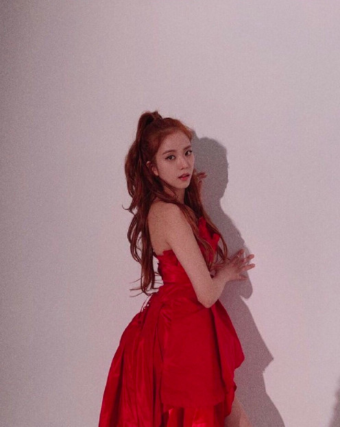 韩国美女明星金智秀图片 是小仙女啊