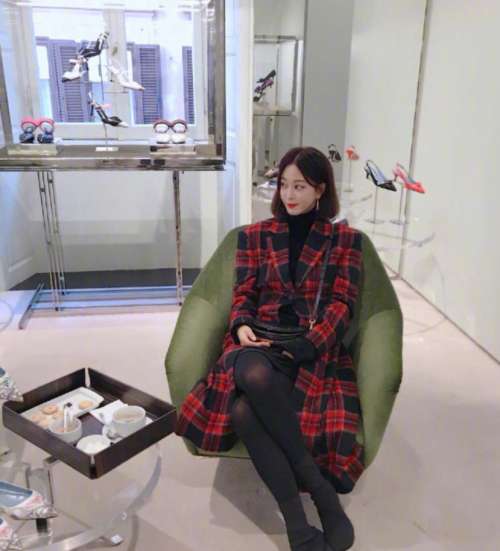 韩国女演员韩艺瑟肤白貌美大长腿图片