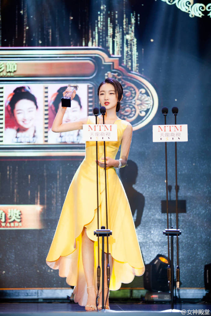 中国90后小花旦周冬雨获得“金莲花”最佳女主角