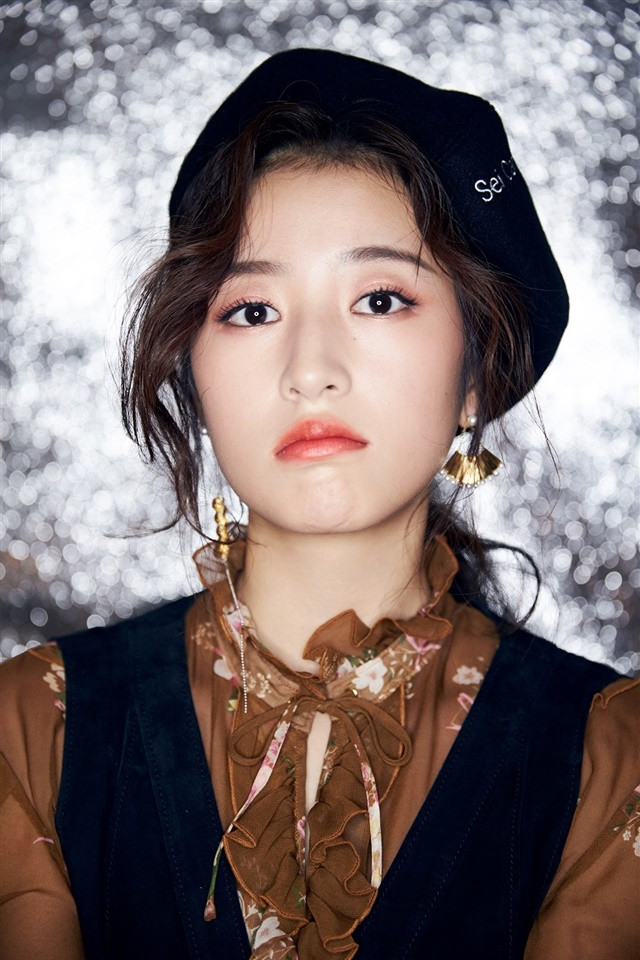 90后时尚小花周雨彤写真手机壁纸
