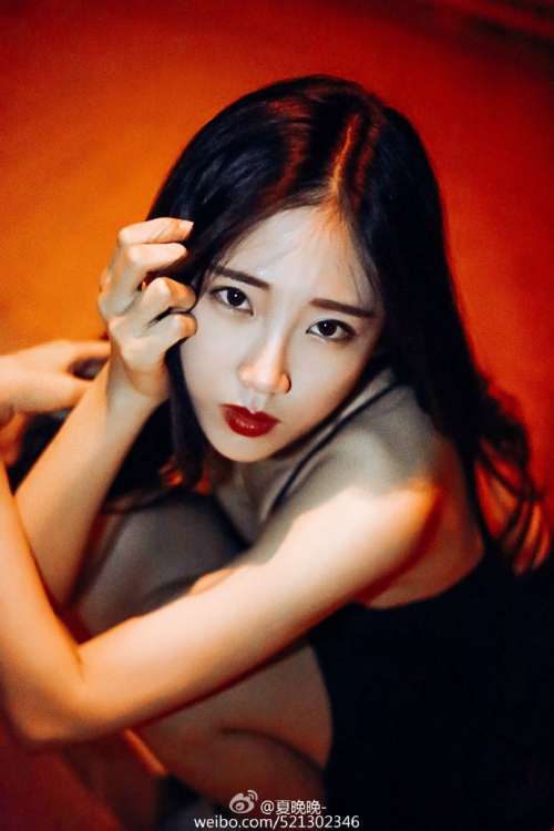 网络美女校花模特草莓怪人夜晚迷离唯美写真