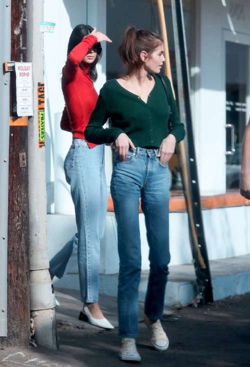 Kaia Gerber Kendall Jenner和闺蜜Charlotte Lawrence出街游玩