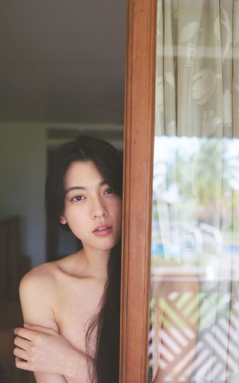 三吉彩花性感赤裸写真