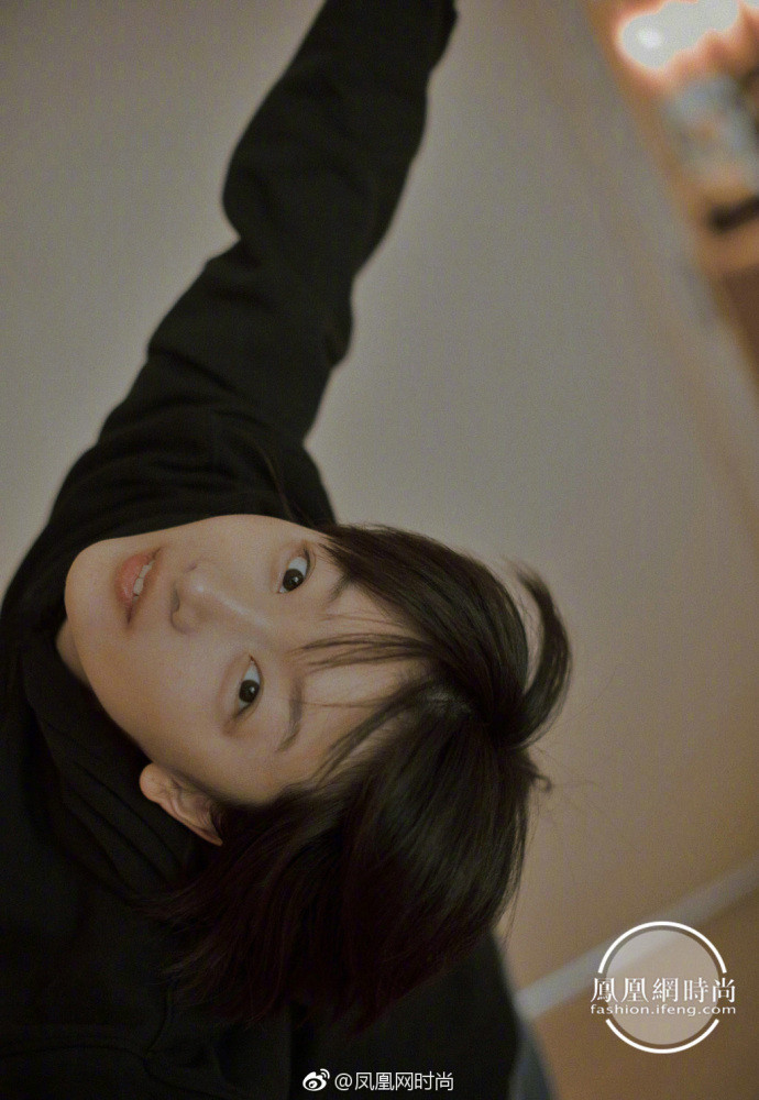 河北美女明星周冬雨晒出九宫格素颜美照给粉丝