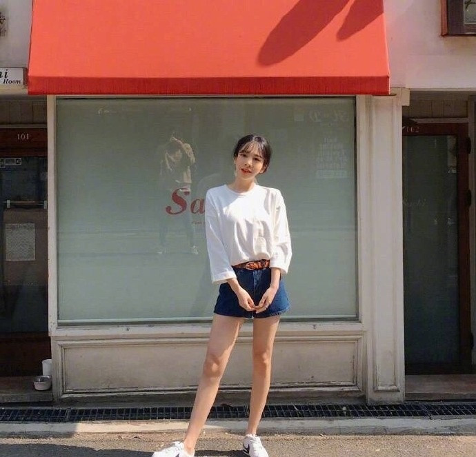 校园美女图片：学生妹子日常搭配参考