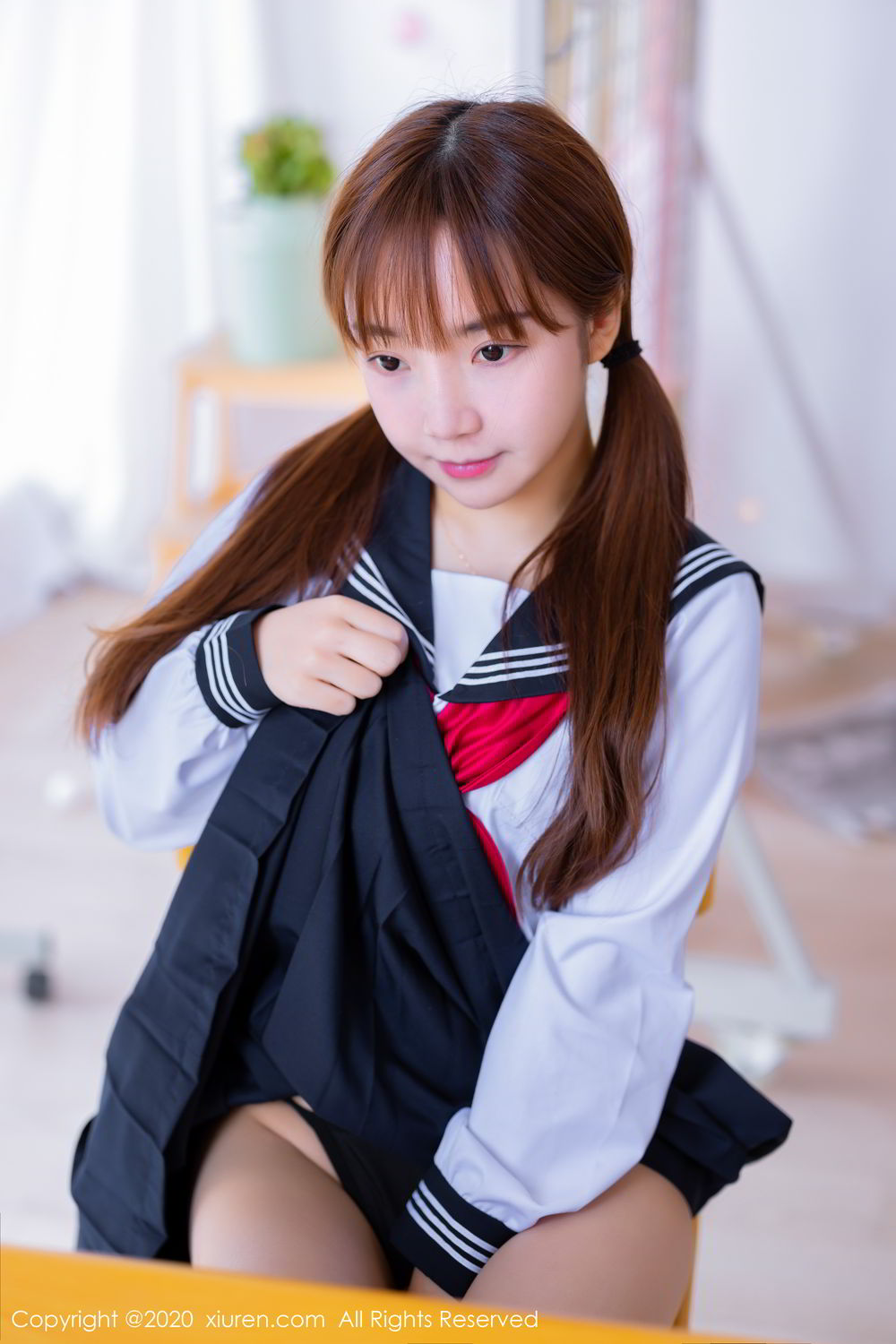 粉嫩小女生团团子_una童颜欧派JK制服经典装扮翘臀诱惑写真