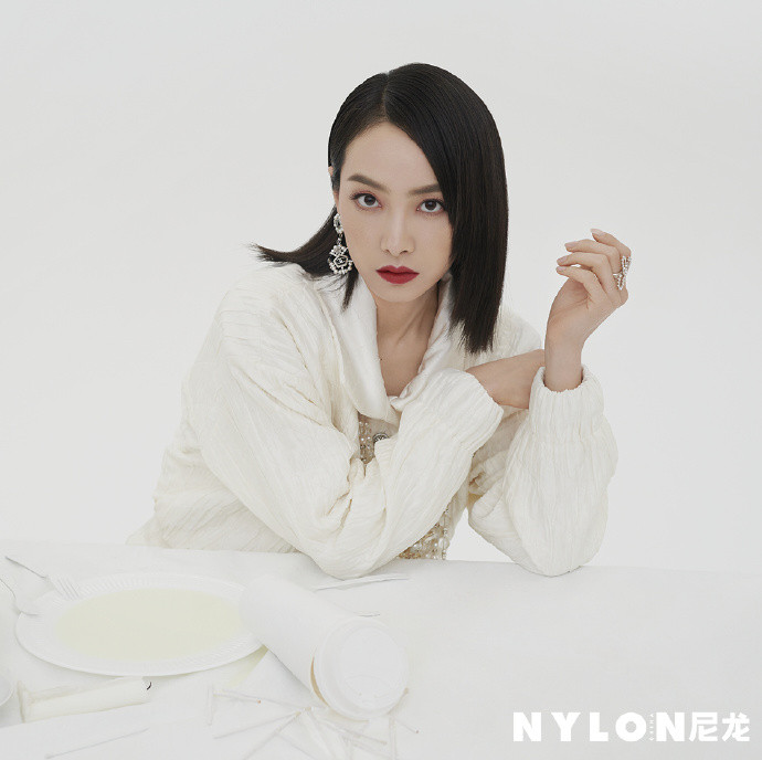 中国美女图片 女明星宋茜 X《NYLON尼龙》干练女性