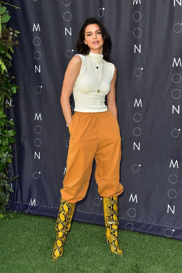欧美美女Kendall Jenner帅气出席活动图片