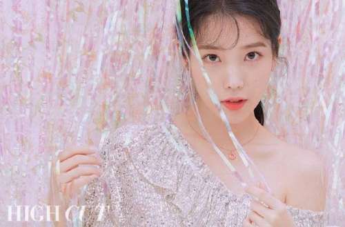 韩国美女明星IU 《HIGH CUT》新刊封面图片