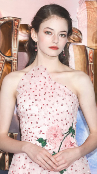 欧美美女明星Mackenzie Foy《胡桃夹子与四个王国》