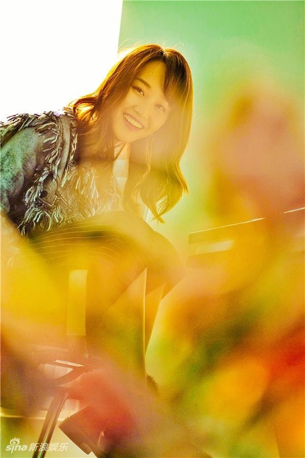 大眼美女明星蓝盈莹阳光写真温暖又清新 ​​​