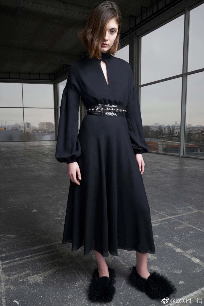 欧美美女模特演绎Giambattista.Valli2018早秋系列发布