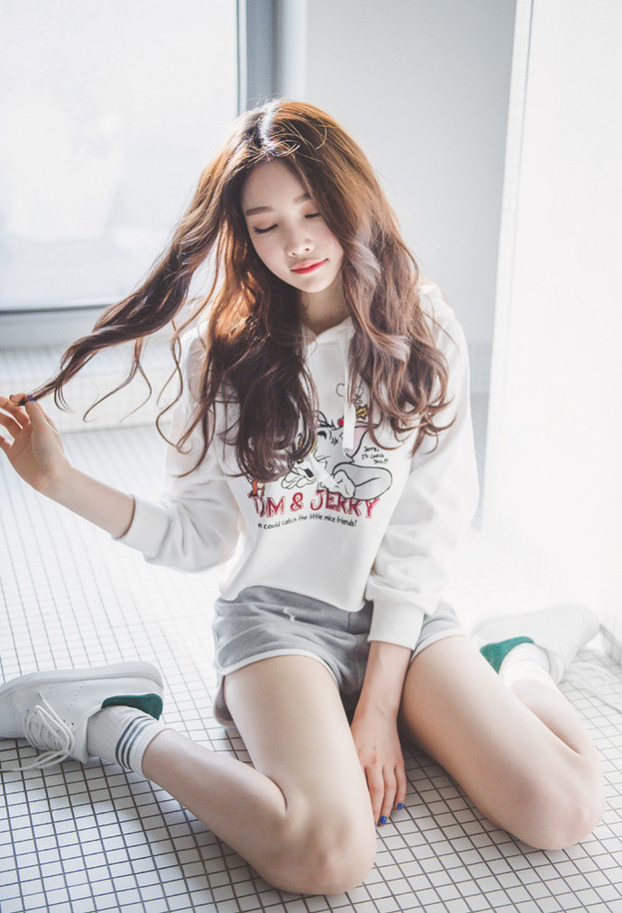清纯美女校花运动服青春洋溢写真