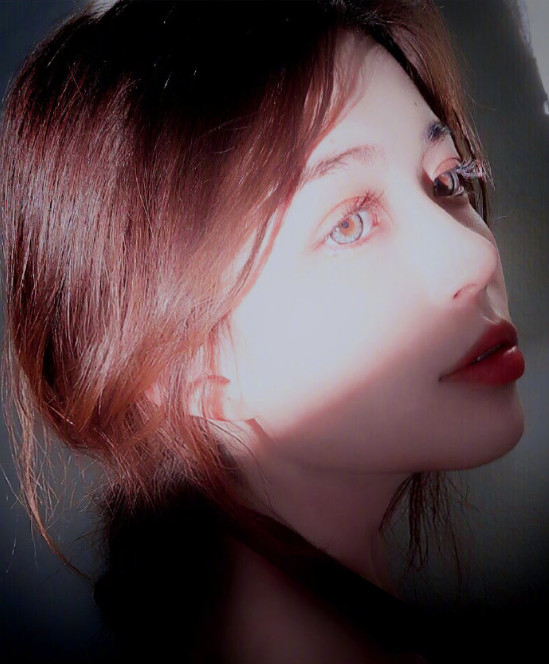 俄罗斯美女图片 95后的中俄混血美女Nadia Bean图片