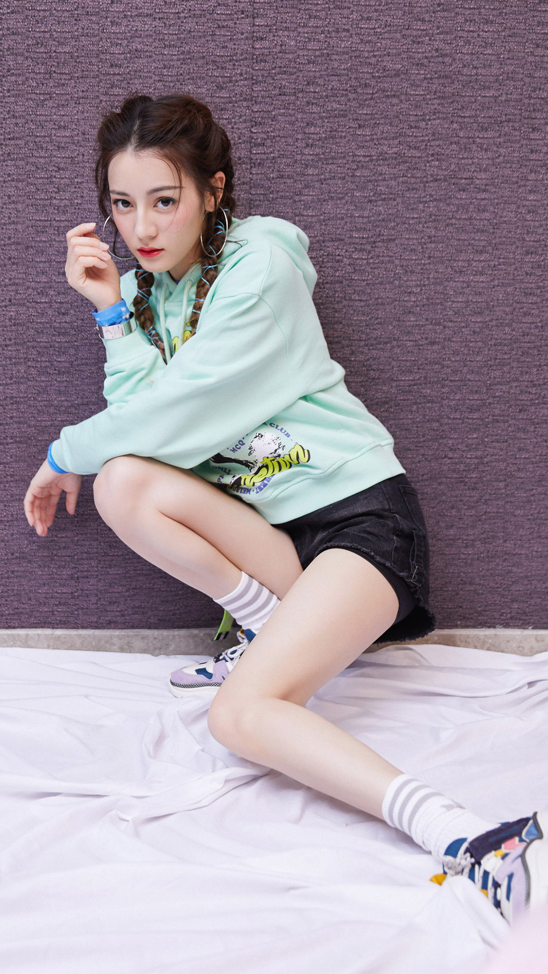 迪丽热巴性感活力写真图片手机壁纸