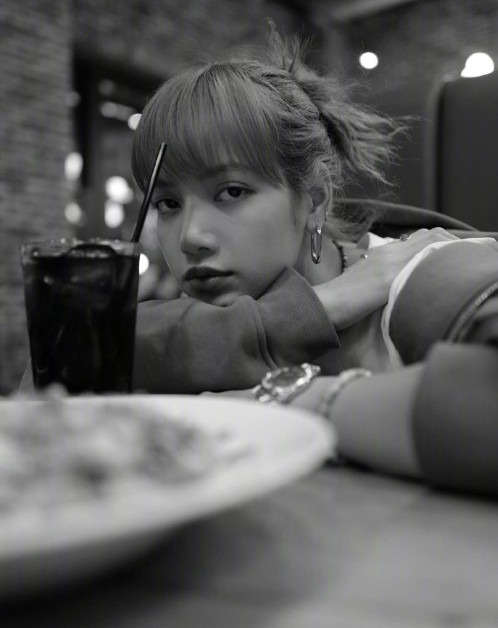韩国女团blackpink成员黑白照图片