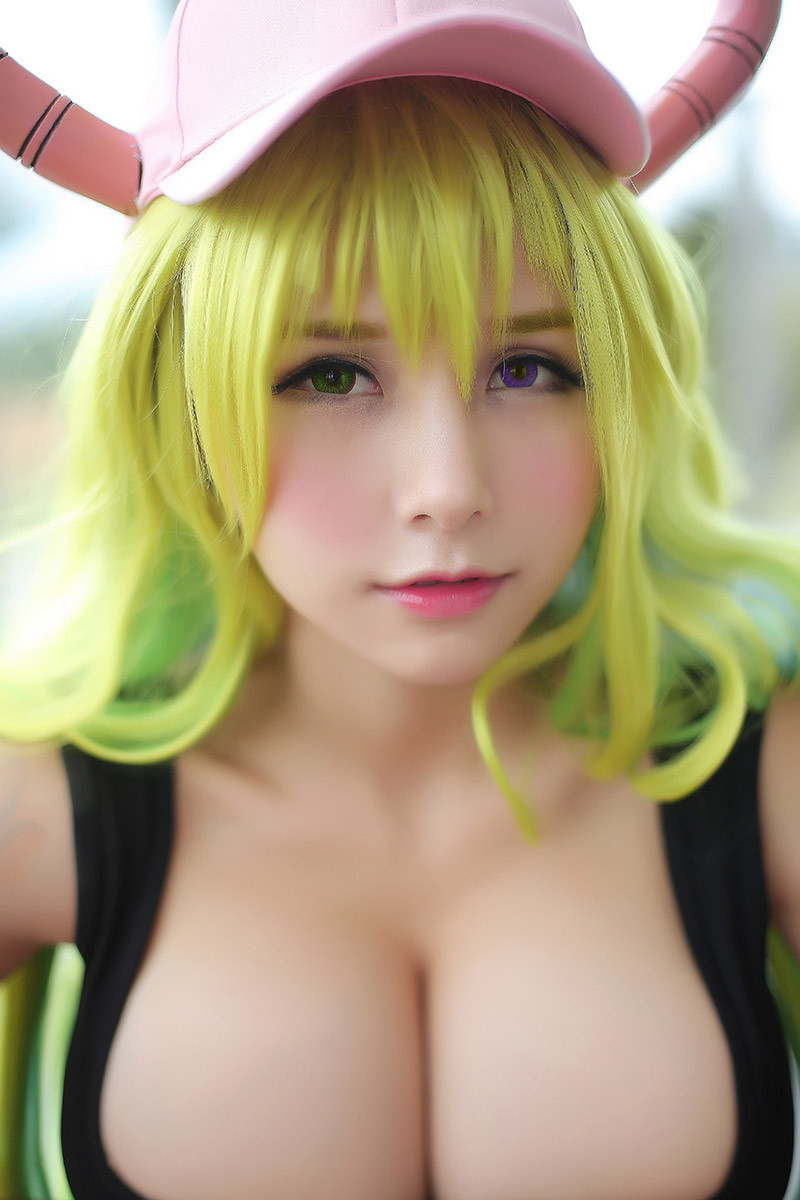 童颜巨乳90后奈奈萝莉美胸翘臀COSPLAY私房诱惑写真集