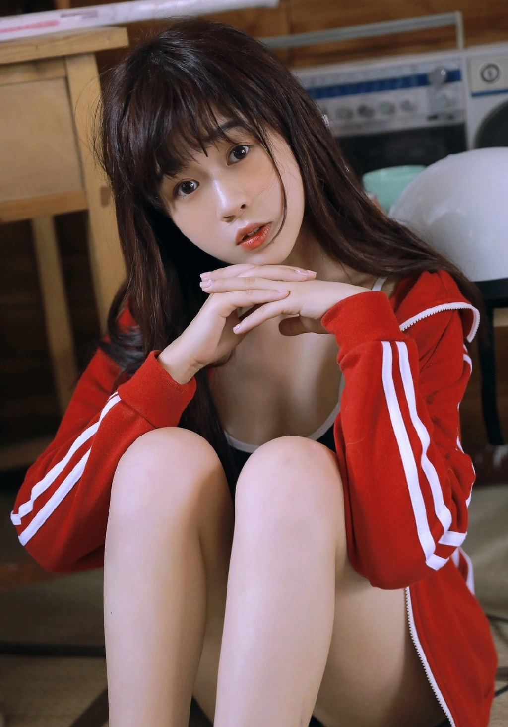 学生运动服美女高清写真壁纸