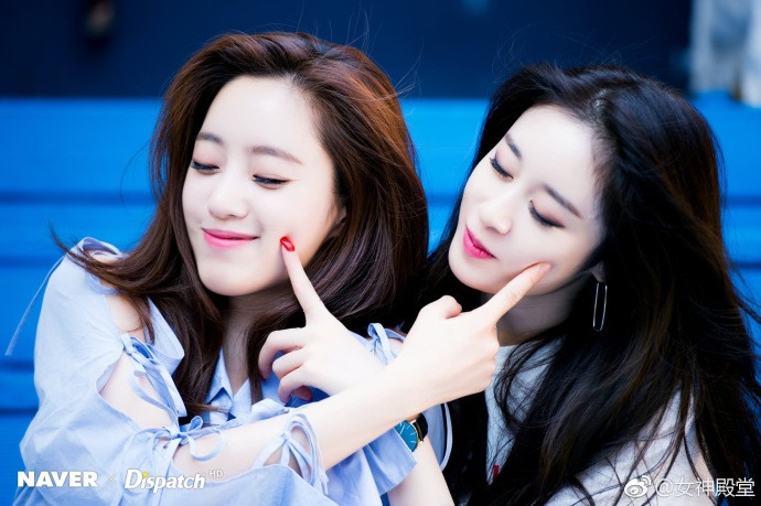 韩国美女明星朴智妍咸恩静图片