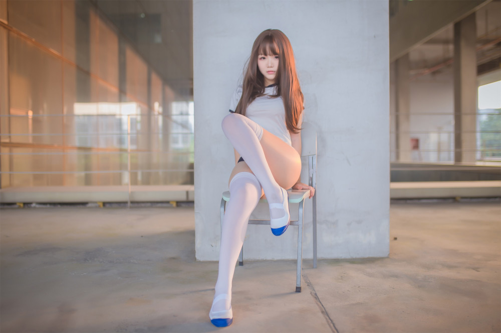 日系学生运动服美女真人运动写真