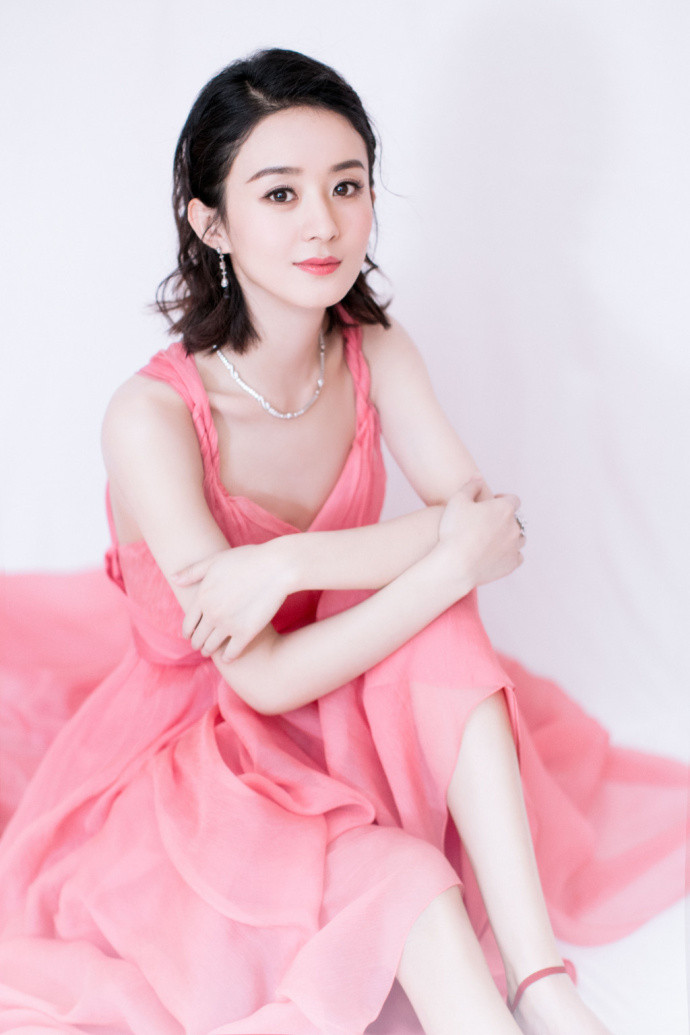 大眼美女明星赵丽颖粉色礼服仙女图片