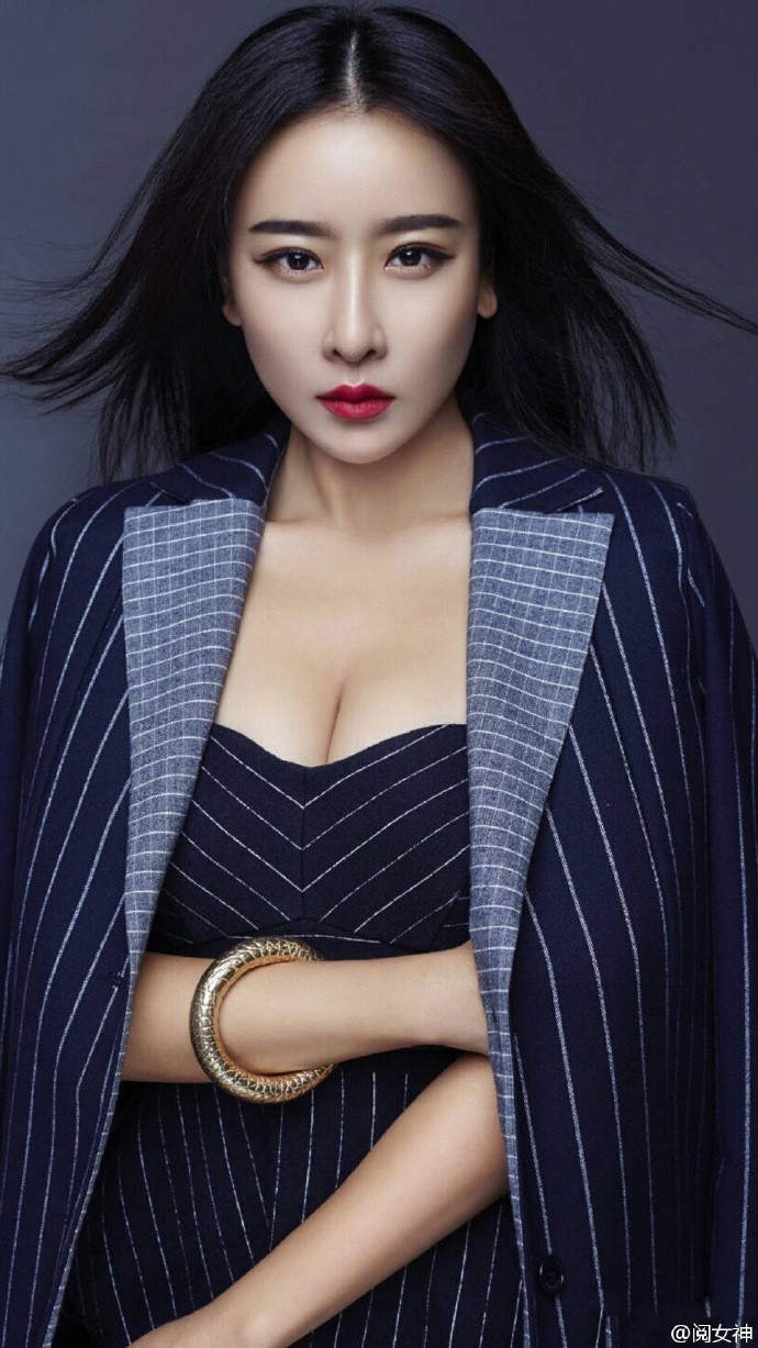 美女明星毛俊杰西装帅气写真争当国民老公