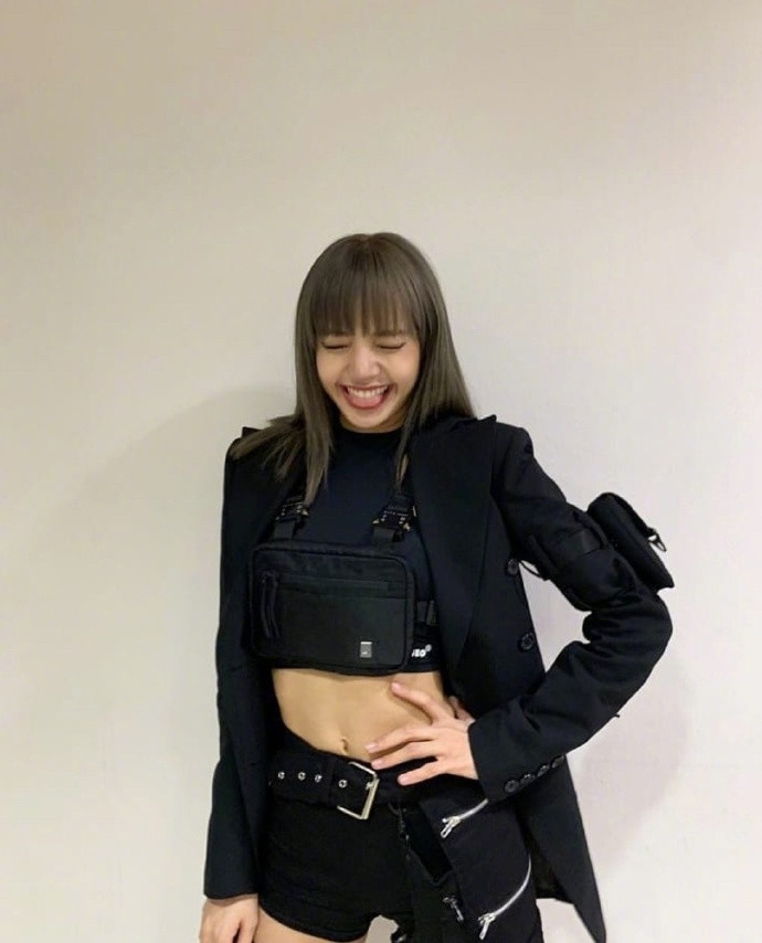 韩国美女组合blackpink成员lisa气质图片