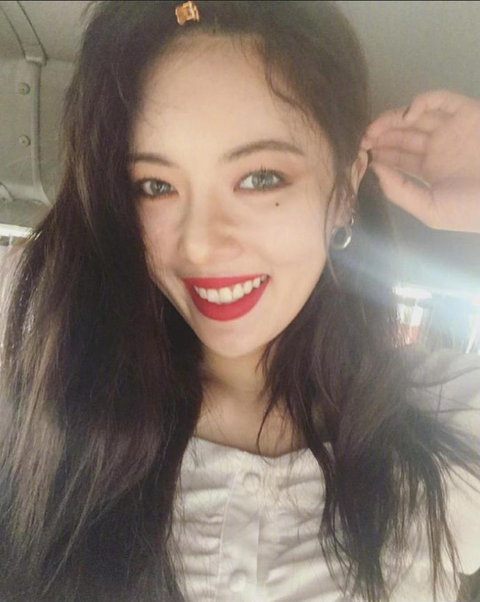 泫雅图片_韩国性感美女明星小野马泫雅街拍图片