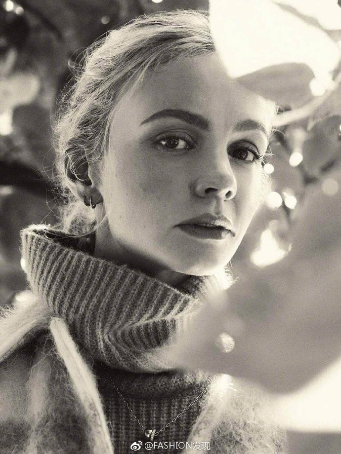 欧美美女凯瑞·穆丽根Carey Mulligan《Porter Edit》封