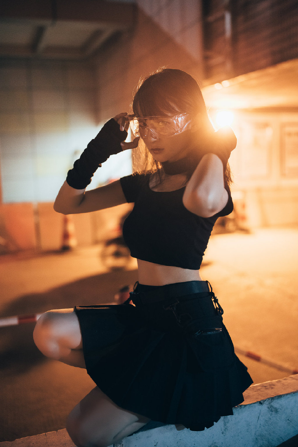 酷酷女孩霸气写真,酷酷美女图片小清新拿手机写真