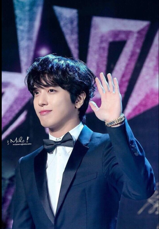 韩国明星帅哥图片_cnblue6.22郑容和生日快乐