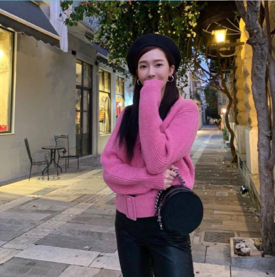韩国女歌手郑秀妍私服穿搭图片