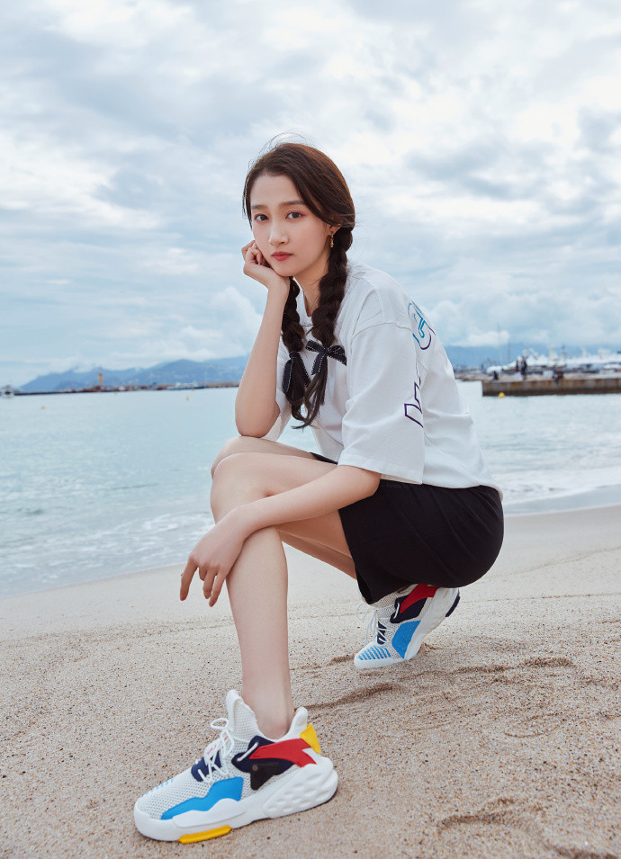 中国美女图片 女明星关晓彤休闲图片