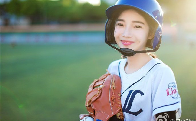 运动美女校花_棒球少女CR晨光之秋棒球服写真