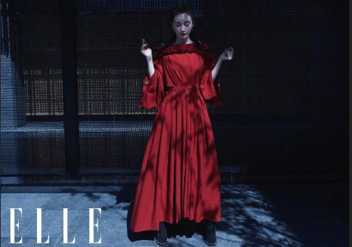 中国美女图片 明星少女妈杨幂《ELLE》俏皮长裙与