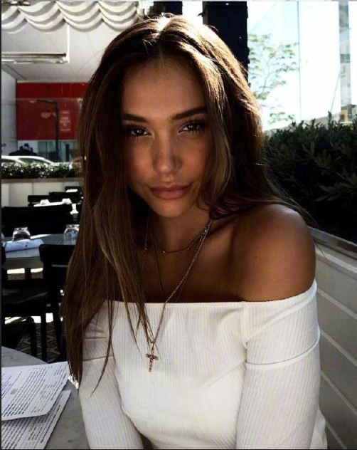 美国美女图片 模特Alexis Ren 甜美私房照