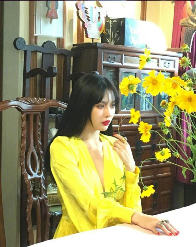 泫雅图片_韩国性感美女明星小野马泫雅街拍图片