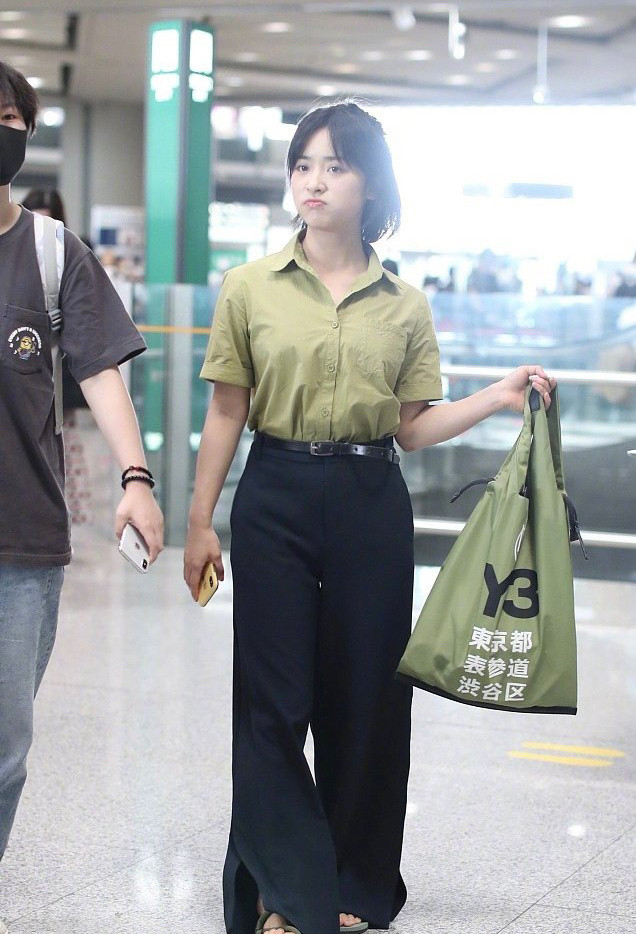 95后美女图片 女明星沈月机场街拍图片