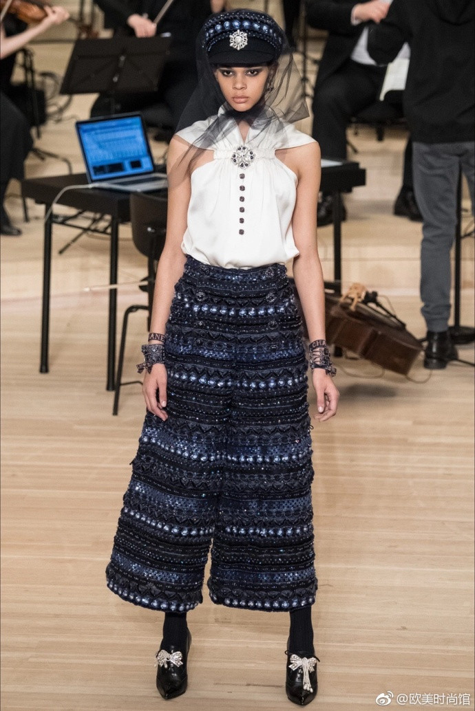 Chanel（香奈儿）2018早秋系列发布秀欧美美女图片