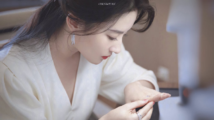 中国美女明星刘亦菲小仙女白衣飘飘图片