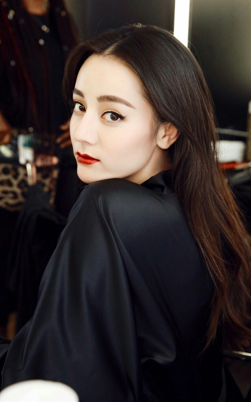 高颜值美女明星迪丽热巴手机壁纸