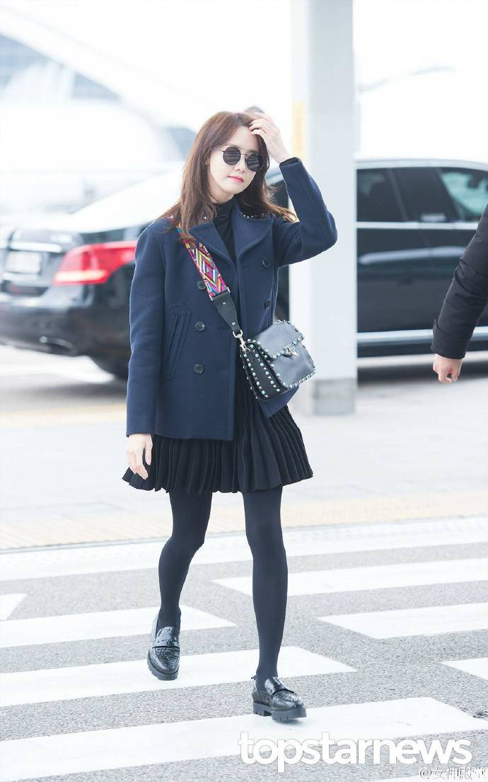 韩国美女明星林允儿街拍时刻