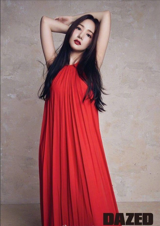 韩国美女明星朴敏英《Dazed》封面图片