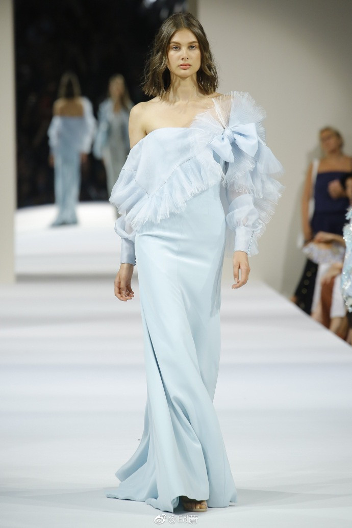 Alexis Mabille Couture F/W 2018以清新和性感为主题的礼