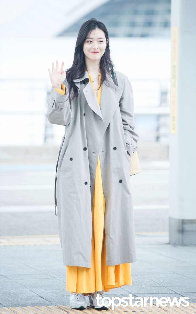韩国美女明星肤白貌美大长腿的小仙女崔雪莉图