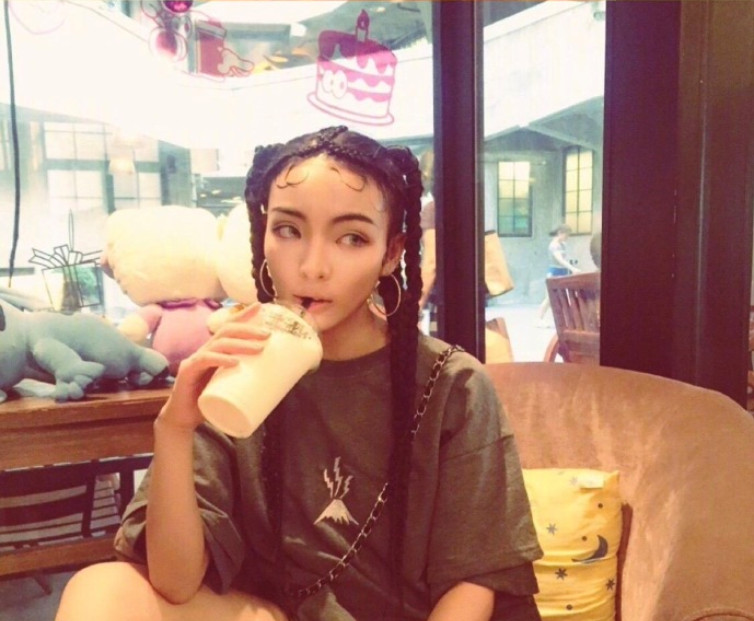 四川美女歌手VAVA毛衍七酷帅写真
